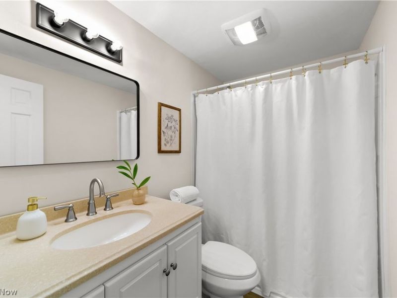 4895 Redwood Drive , Sheffield Lake, OH 44054 Photo 14