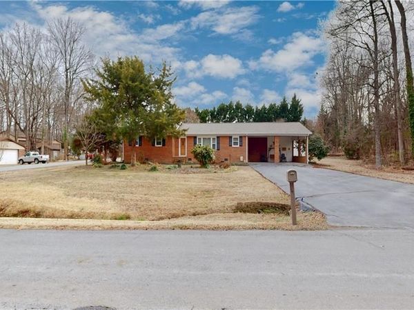 4211 VILLAGE Drive , Trinity, NC 27370