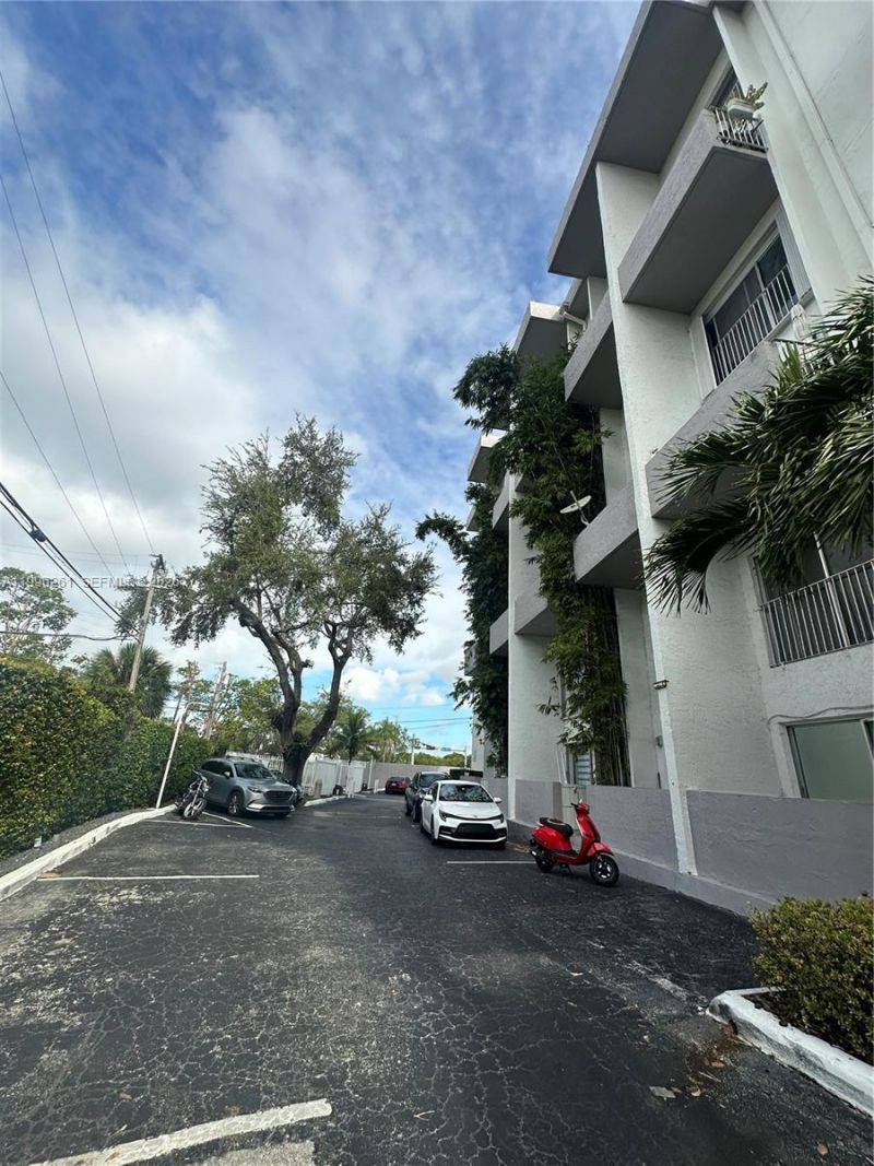 7801 NE 4th Ct, Unit 101, Miami, FL 33138 Photo