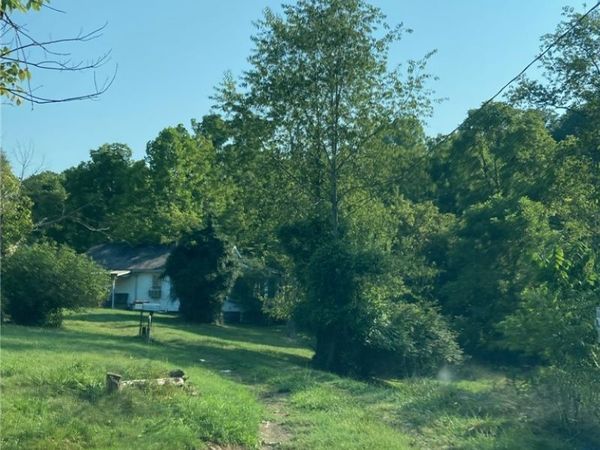 298 Jason Lane, Leon, WV 25123