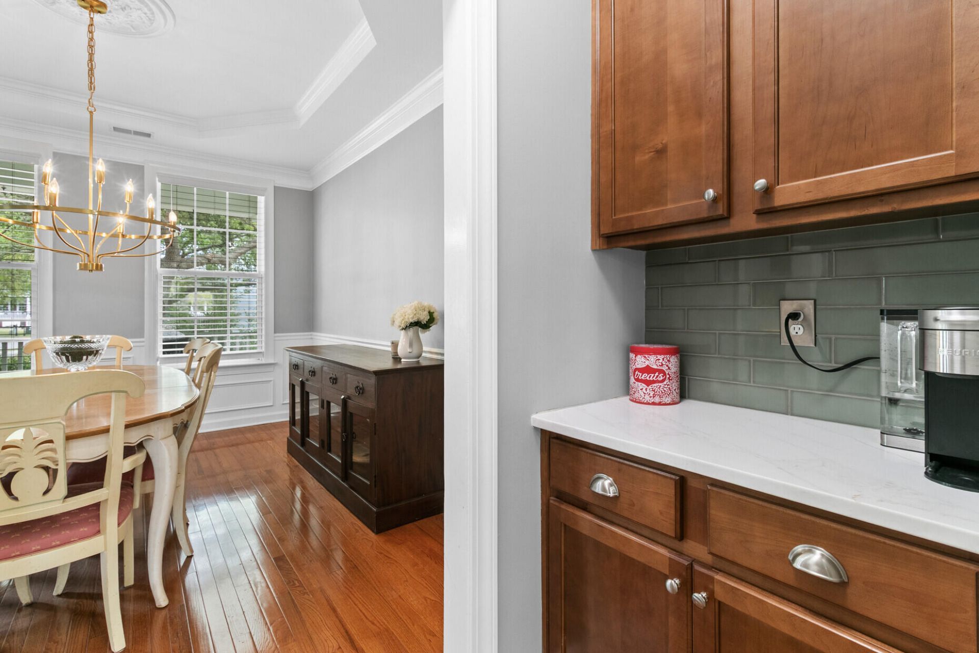 3124 Treadwell Street Photo 10