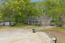 111 Duke Lane photo 4