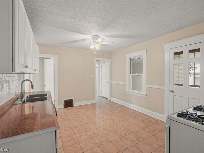 1714 Castle Avenue , Cleveland, OH 44113 Photo 12