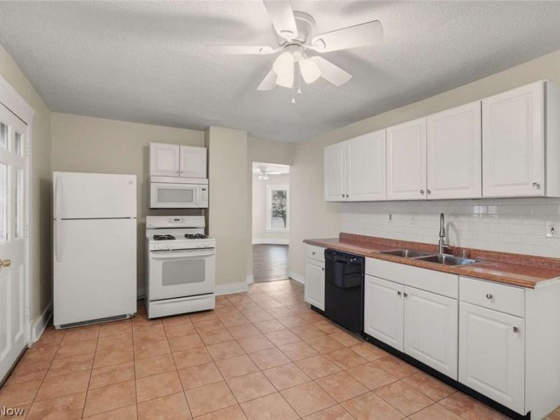 1714 Castle Avenue , Cleveland, OH 44113 Photo 13