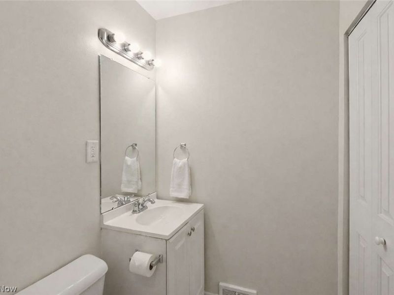 1714 Castle Avenue , Cleveland, OH 44113 Photo 7