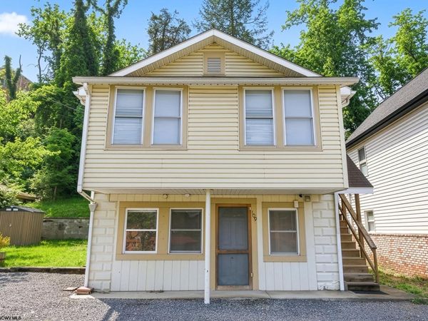 109 Tower Lane, Westover, WV 26501
