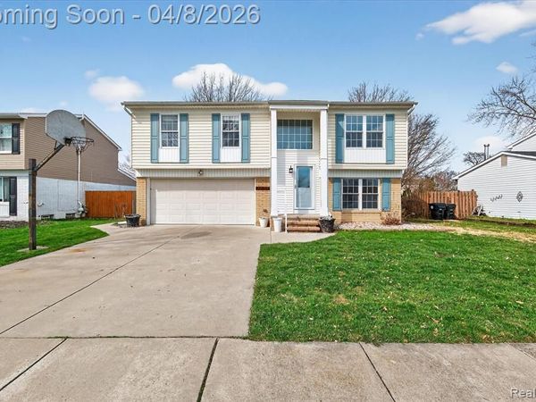 22184 Derby Road, Woodhaven, MI 48183