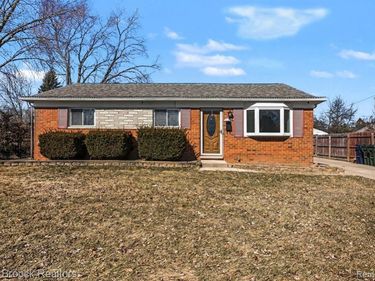 8451 Doncaster Drive, Sterling Heights, MI 48312