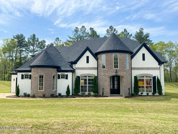 206 Poplar Lane, Holly Springs, MS 38635