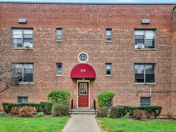 214 Richbell Road, Unit 2C, Mamaroneck, NY 10543