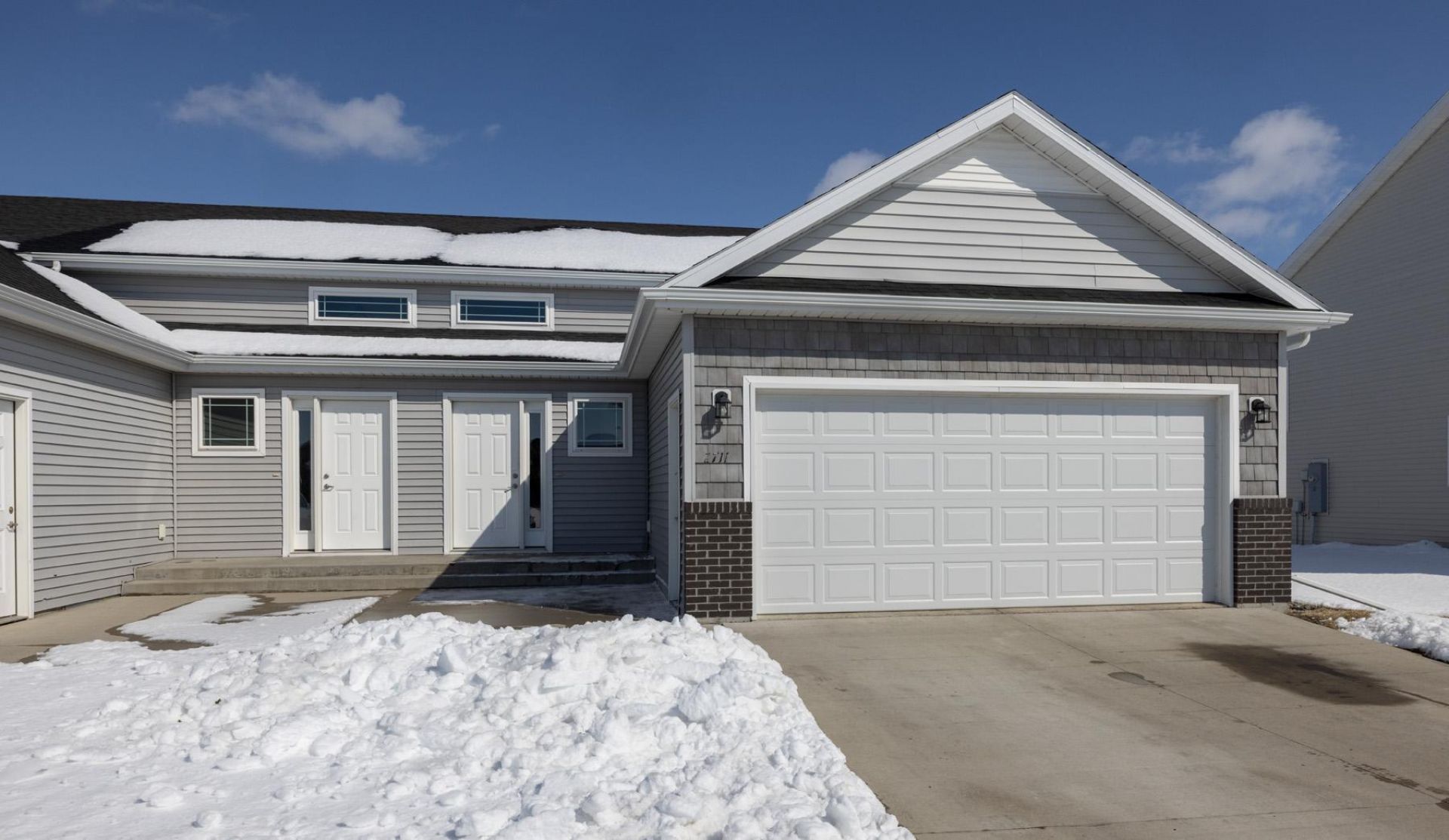 2711 Westwood Street W primary photo