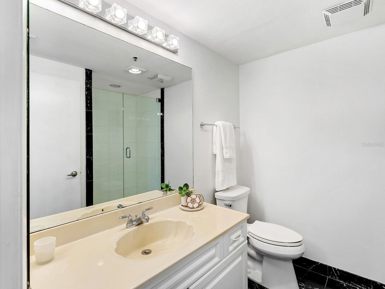 1255 N Gulfstream Avenue , Unit 205, Sarasota, FL 34236 Photo
