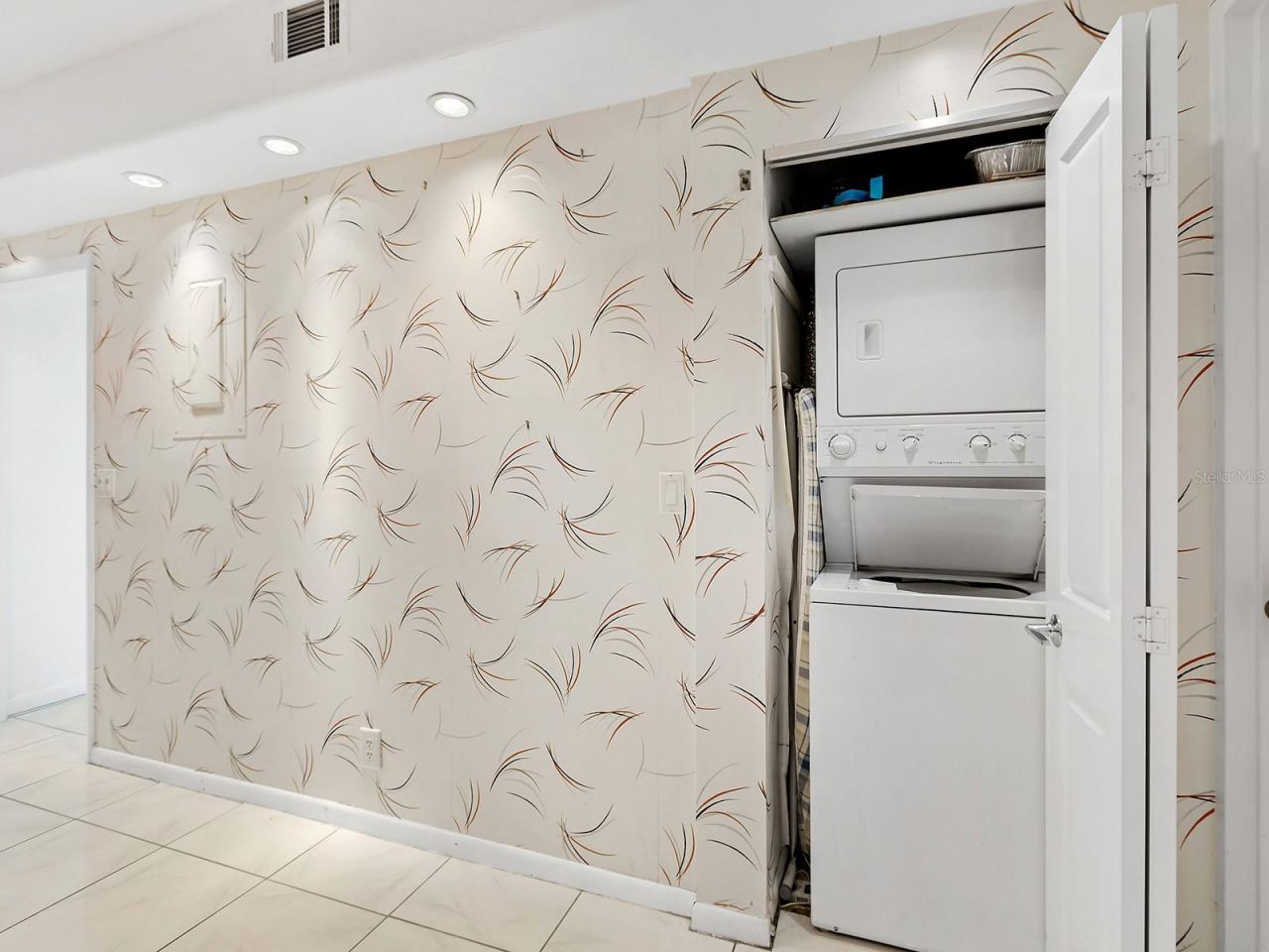 1255 N Gulfstream Avenue , Unit 205, Sarasota, FL 34236 Photo