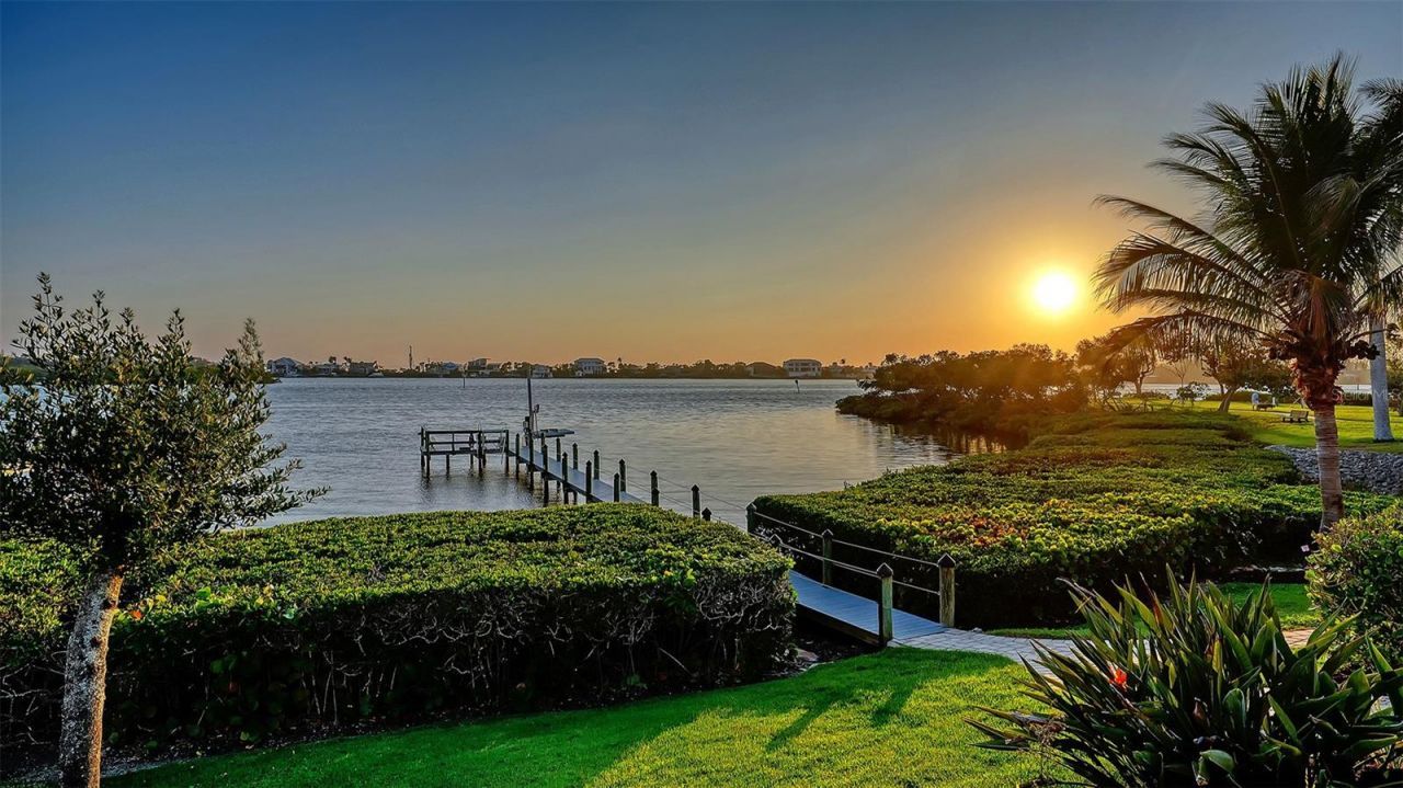 313 Lookout Point Drive, Osprey, FL 34229 Photo