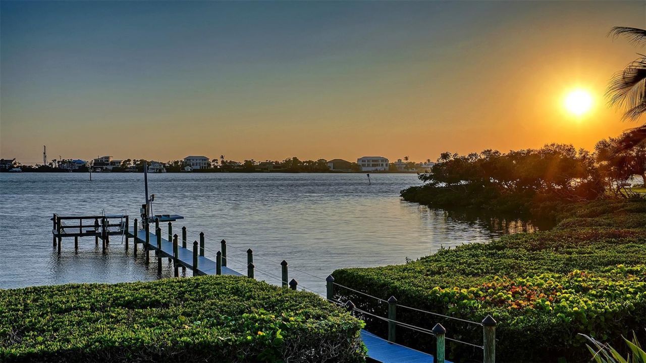 313 Lookout Point Drive, Osprey, FL 34229 Photo