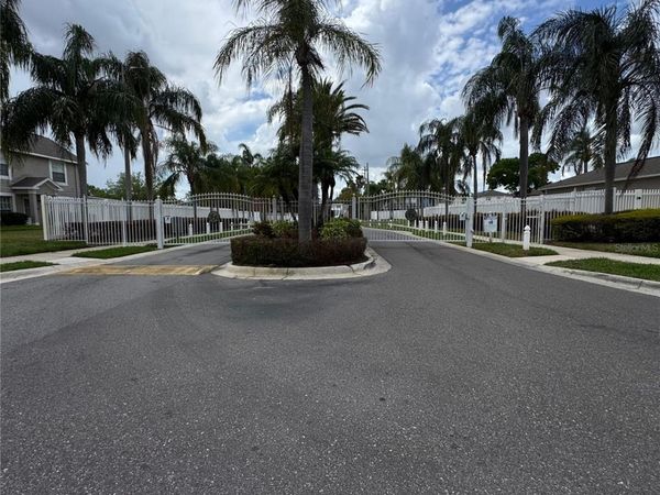 306 KENSINGTON LAKE CIRCLE , BRANDON, FL 33511