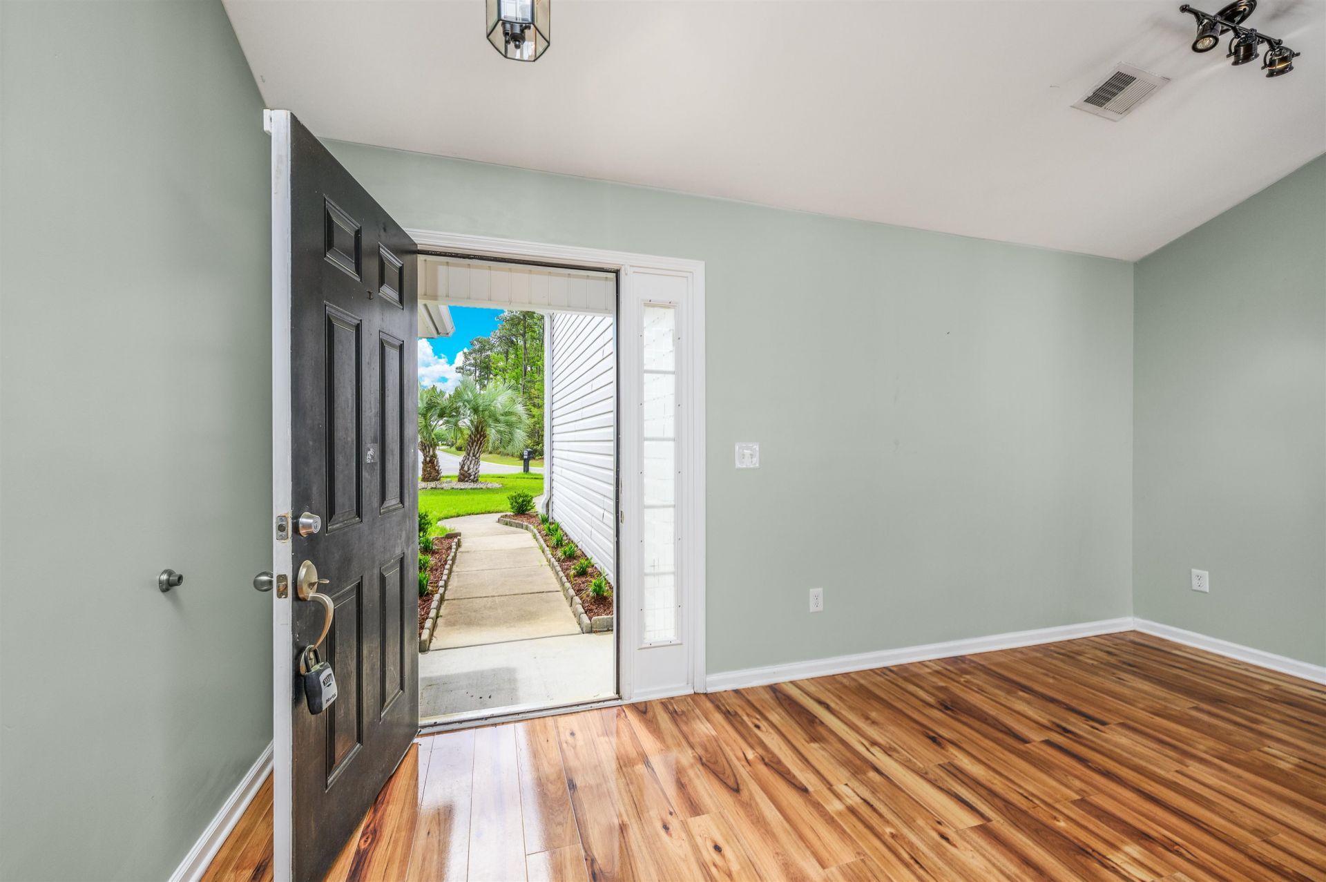 184 Somerworth Circle  Photo 8