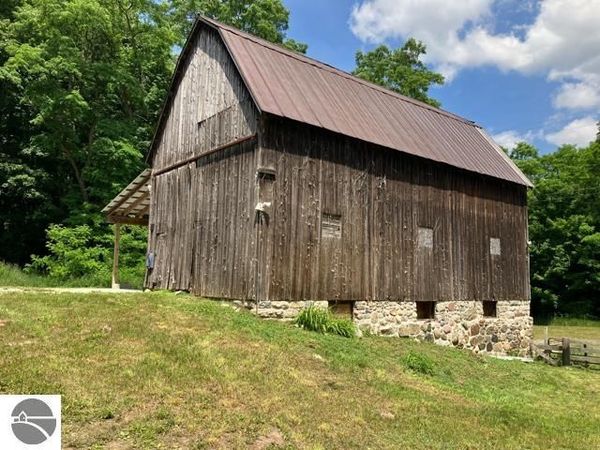 7699 Benzie Highway, Benzonia, MI 49616