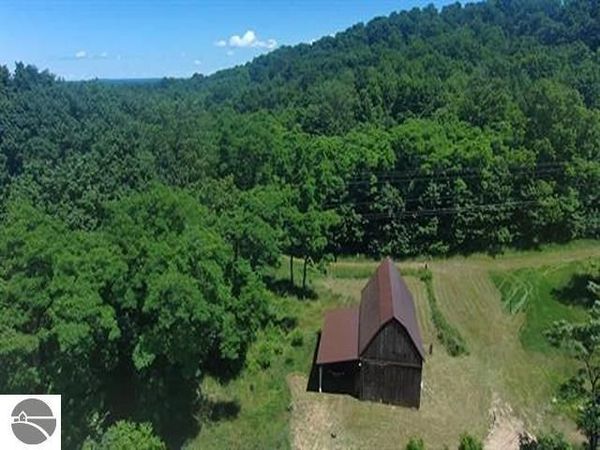 7699 Benzie Highway, Benzonia, MI 49616