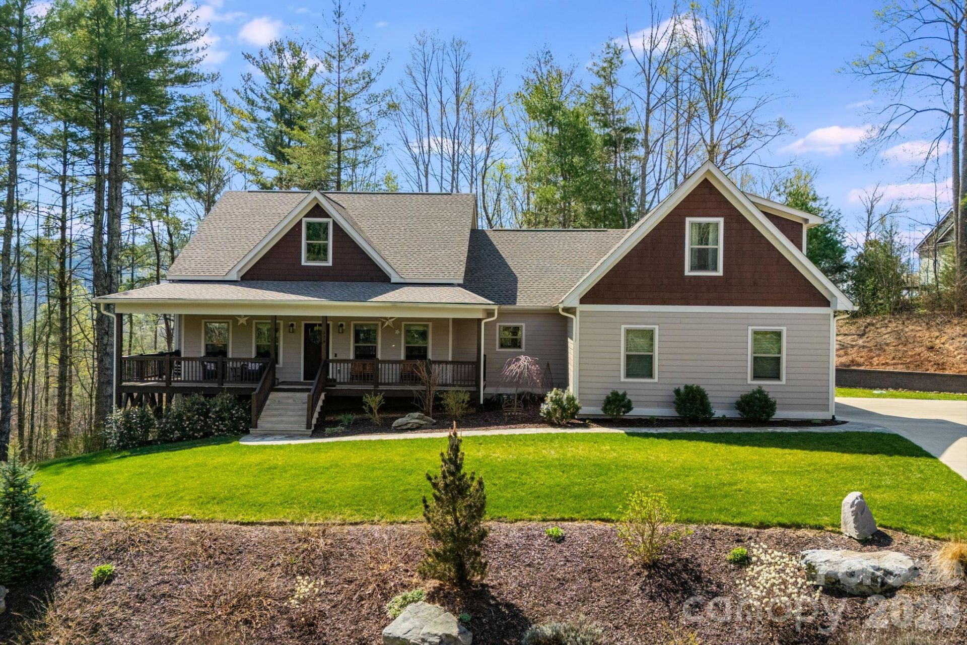 319 Morning Air Lane, Hendersonville, NC 28792 Main Photo