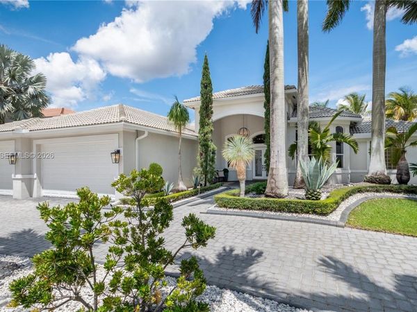 1396 Victoria Isle Dr, Weston, FL 33327