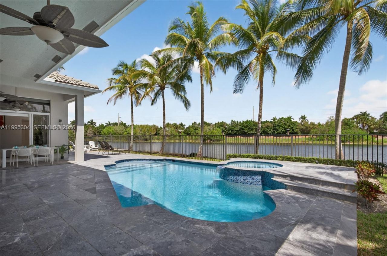 1396 Victoria Isle Dr, Weston, FL 33327 Photo