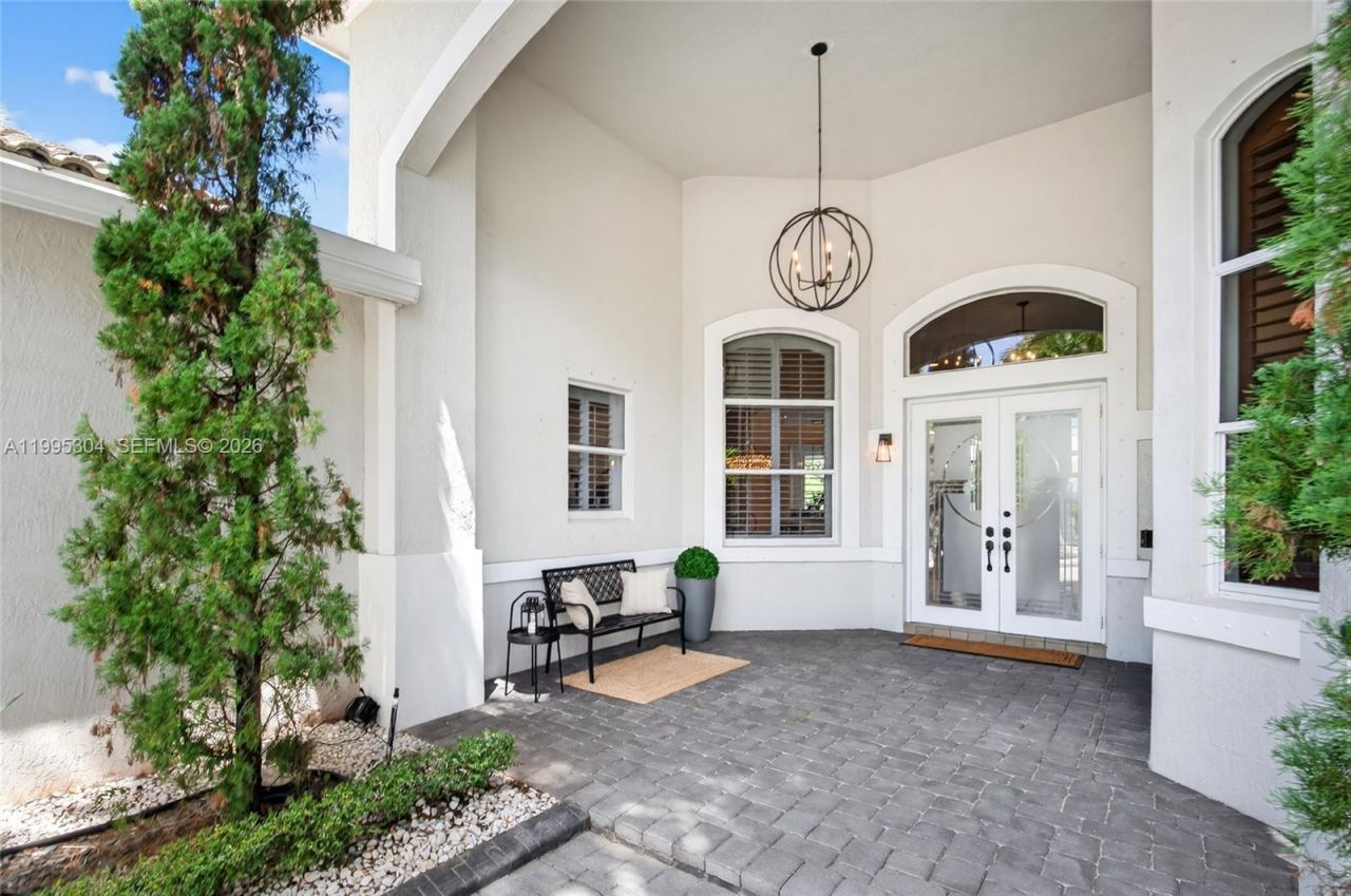 1396 Victoria Isle Dr, Weston, FL 33327 Photo