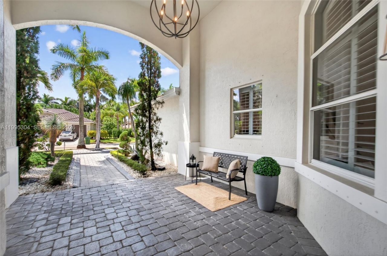 1396 Victoria Isle Dr, Weston, FL 33327 Photo