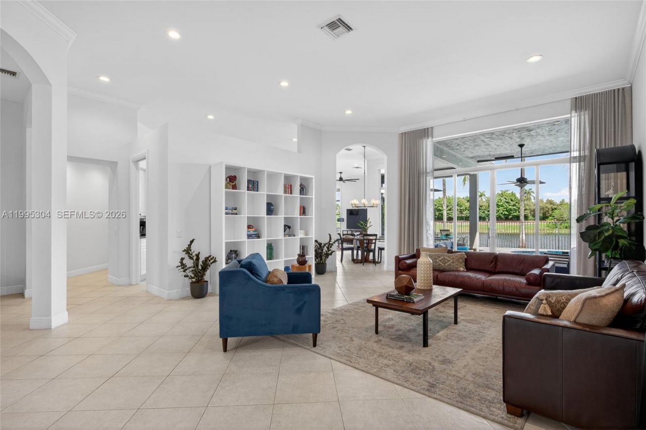 1396 Victoria Isle Dr, Weston, FL 33327 Photo