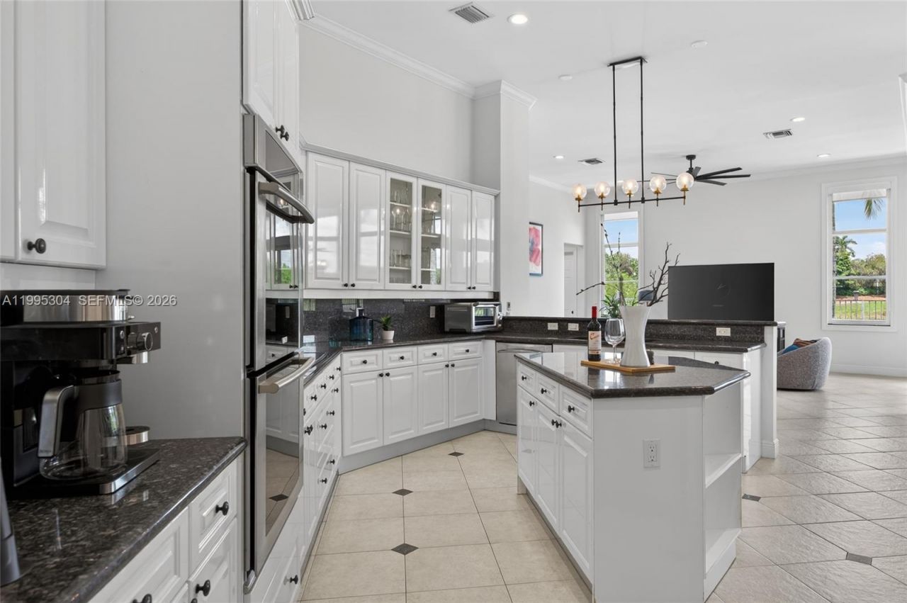 1396 Victoria Isle Dr, Weston, FL 33327 Photo