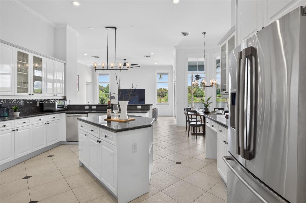 1396 Victoria Isle Dr, Weston, FL 33327 Photo