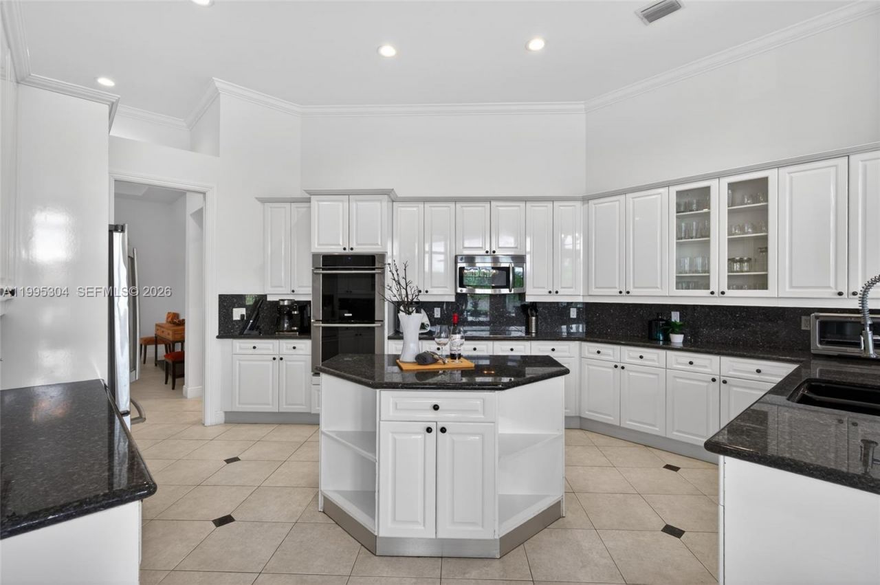 1396 Victoria Isle Dr, Weston, FL 33327 Photo