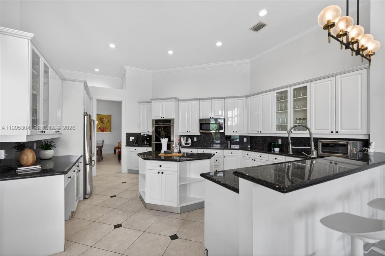 1396 Victoria Isle Dr, Weston, FL 33327 Photo