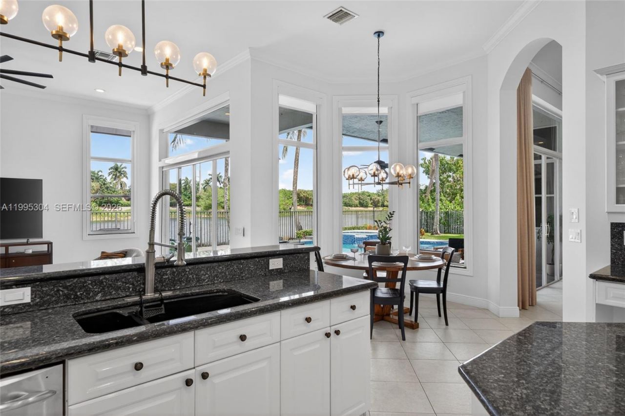 1396 Victoria Isle Dr, Weston, FL 33327 Photo