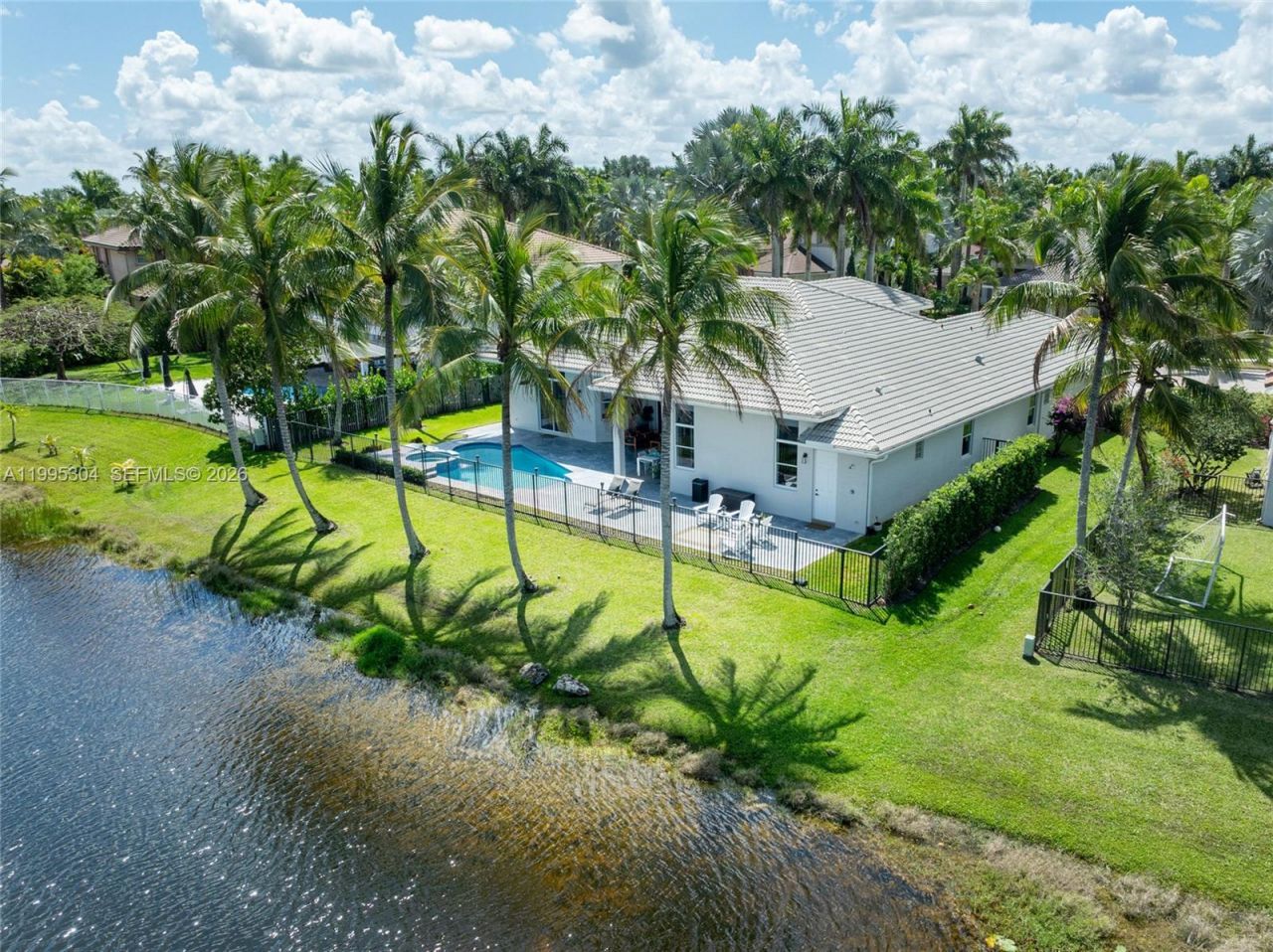 1396 Victoria Isle Dr, Weston, FL 33327 Photo