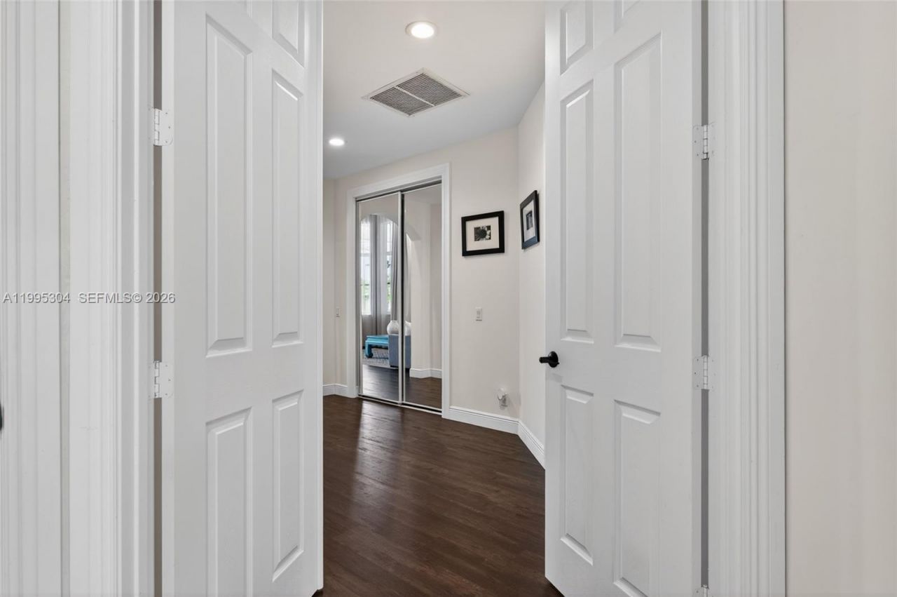 1396 Victoria Isle Dr, Weston, FL 33327 Photo