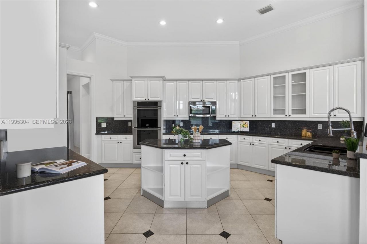1396 Victoria Isle Dr, Weston, FL 33327 Photo