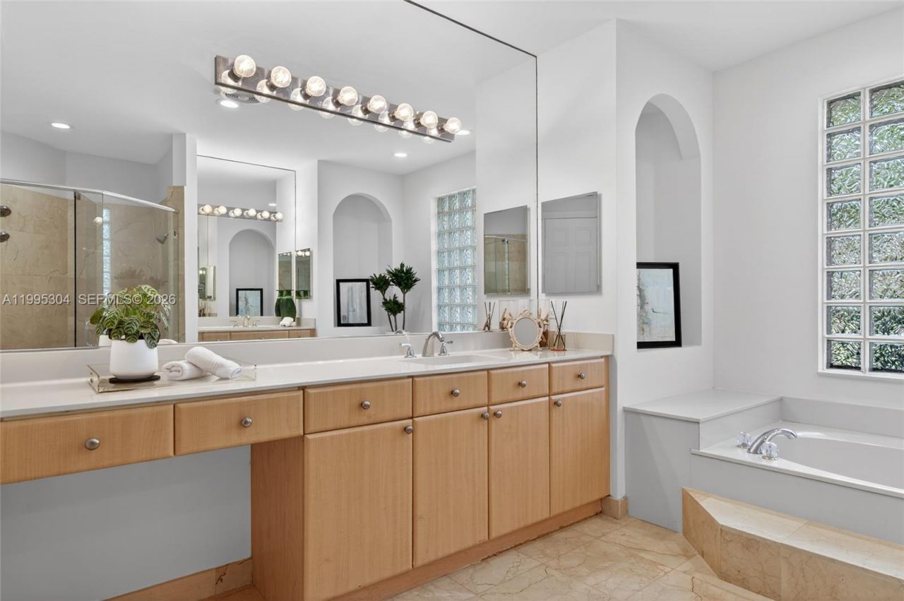 1396 Victoria Isle Dr, Weston, FL 33327 Photo