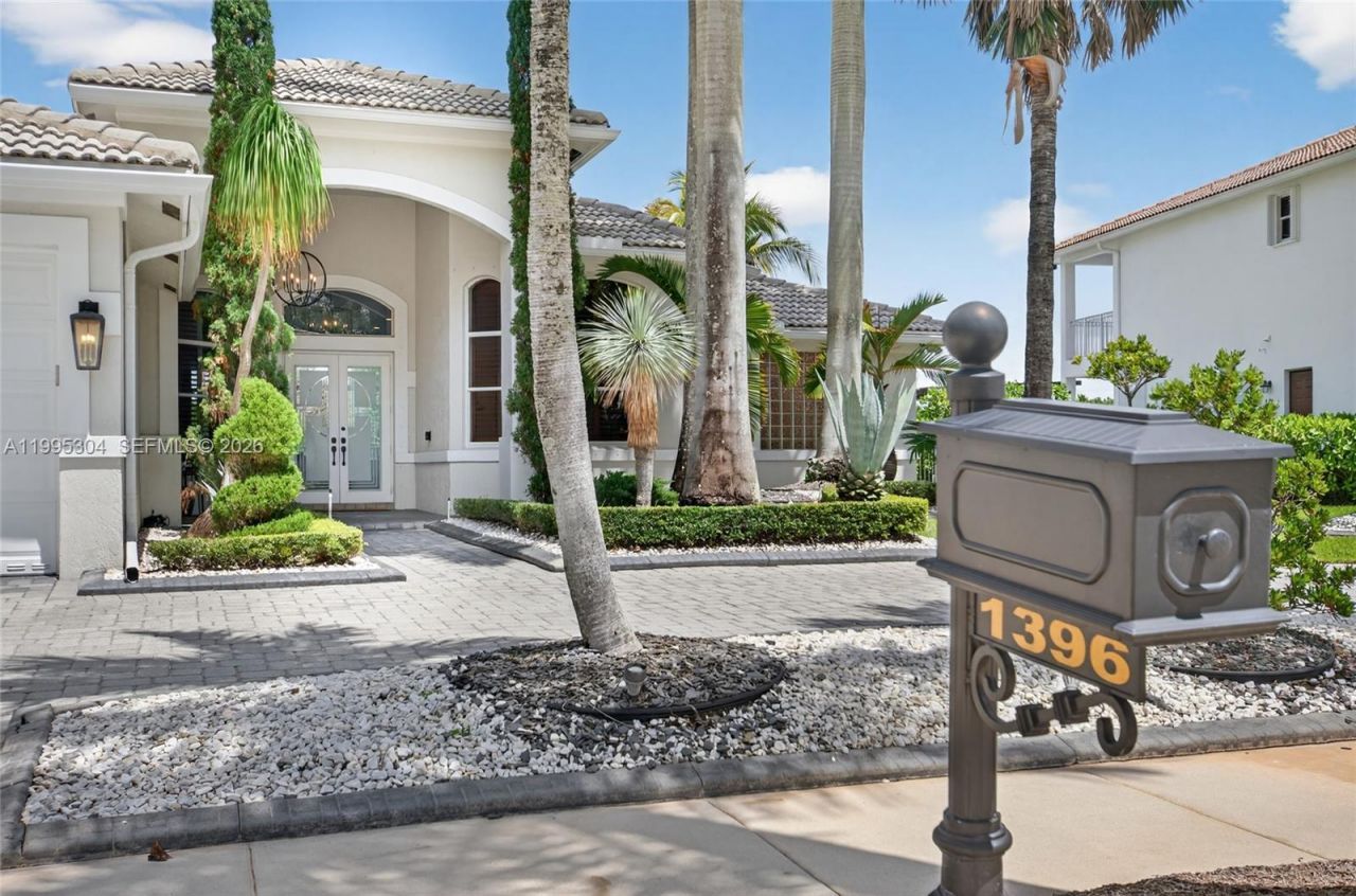 1396 Victoria Isle Dr, Weston, FL 33327 Photo