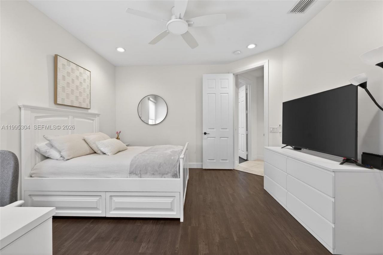 1396 Victoria Isle Dr, Weston, FL 33327 Photo