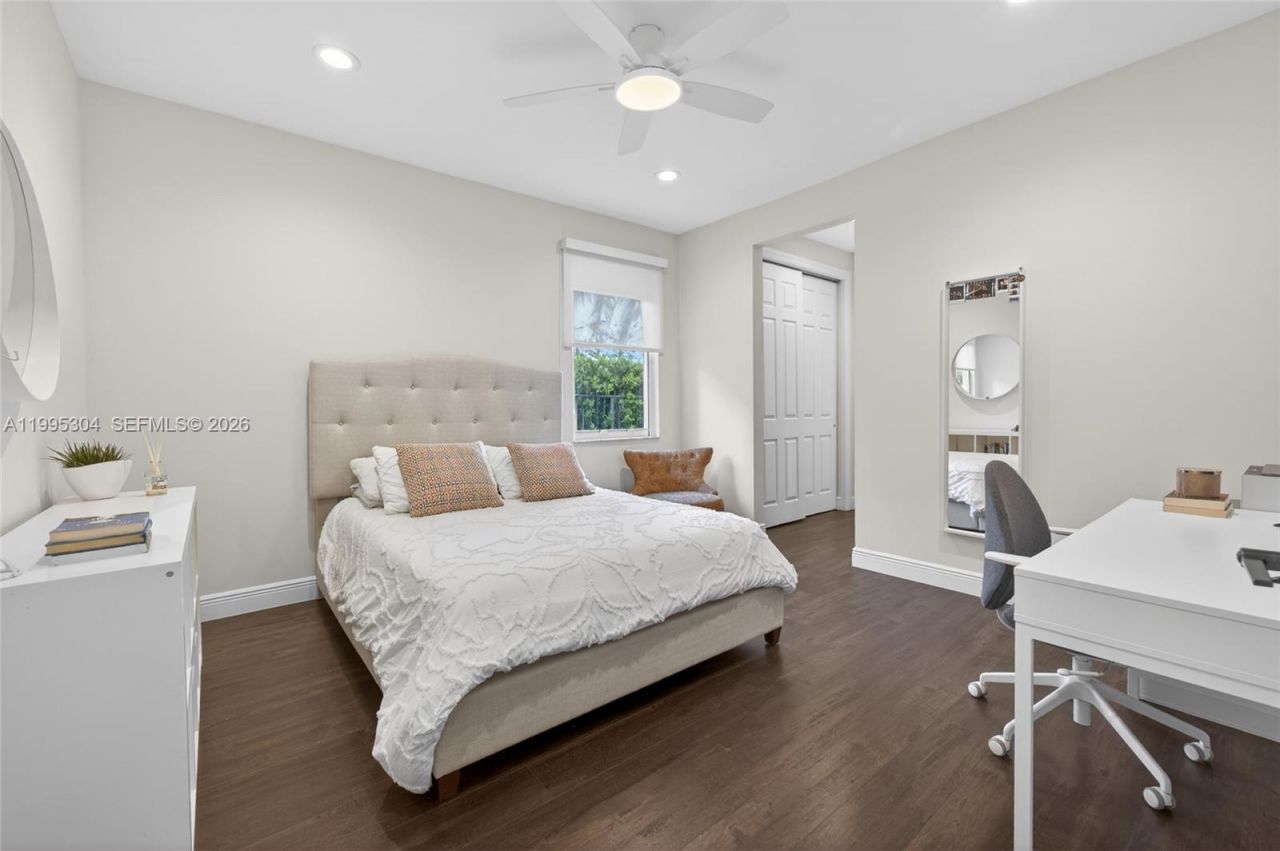 1396 Victoria Isle Dr, Weston, FL 33327 Photo