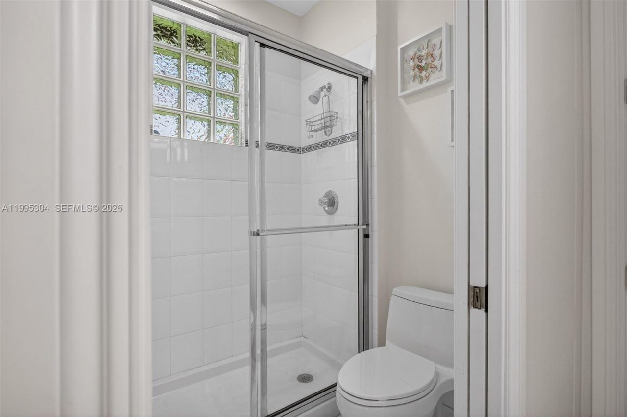 1396 Victoria Isle Dr, Weston, FL 33327 Photo