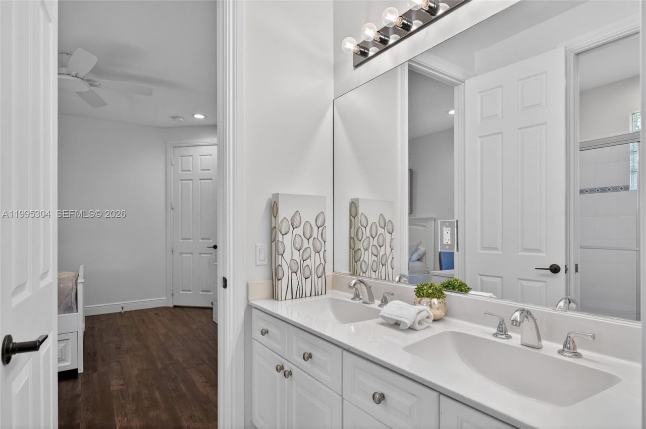 1396 Victoria Isle Dr, Weston, FL 33327 Photo