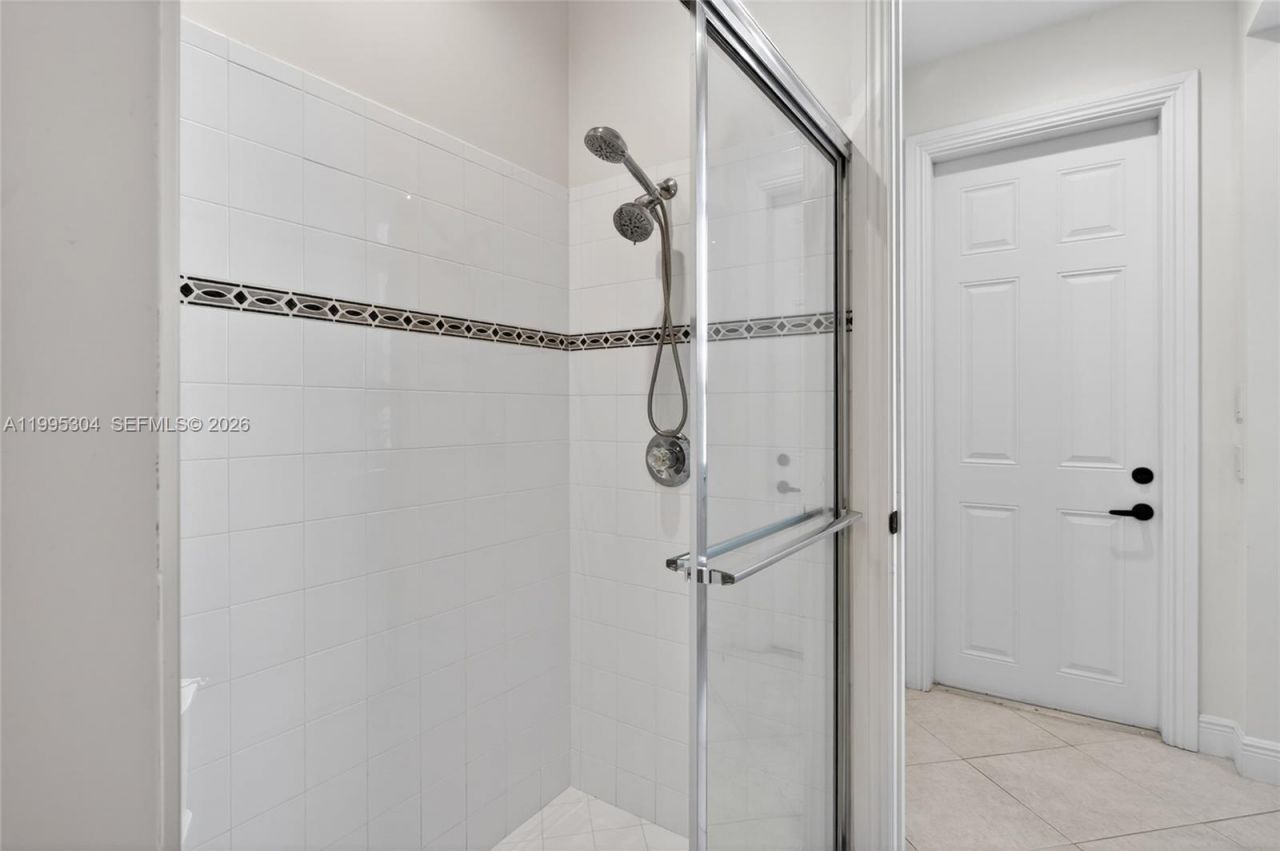 1396 Victoria Isle Dr, Weston, FL 33327 Photo