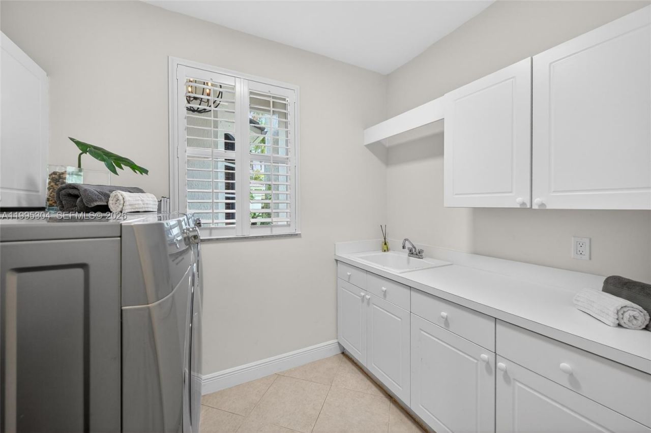 1396 Victoria Isle Dr, Weston, FL 33327 Photo