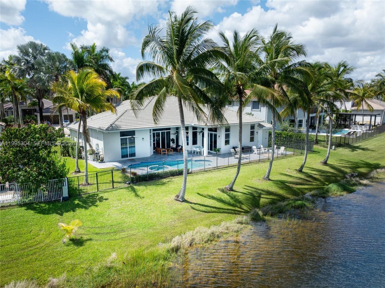 1396 Victoria Isle Dr, Weston, FL 33327 Photo