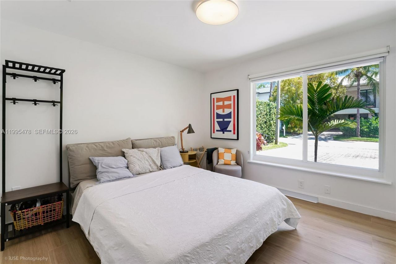 560 Hampton Ln, Key Biscayne, FL 33149 Photo