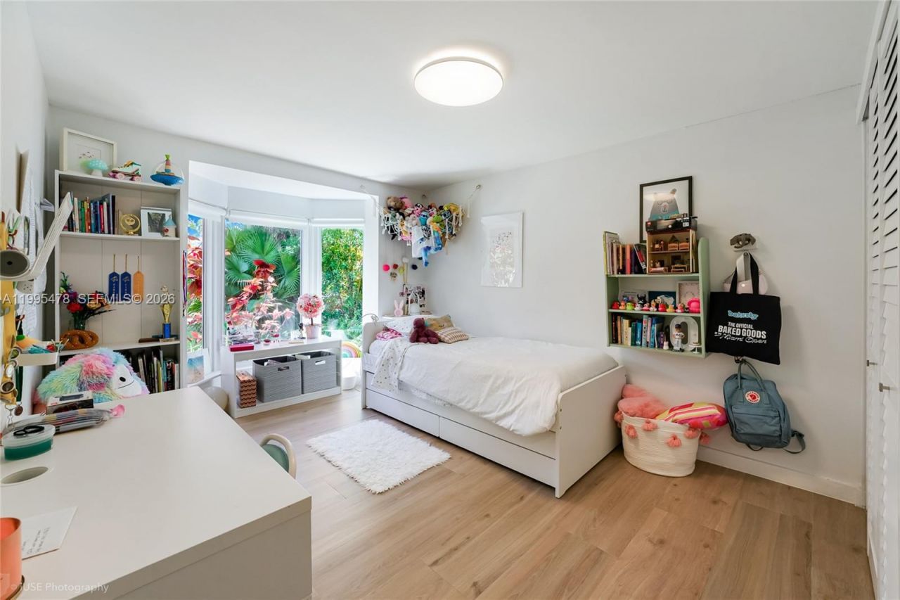 560 Hampton Ln, Key Biscayne, FL 33149 Photo