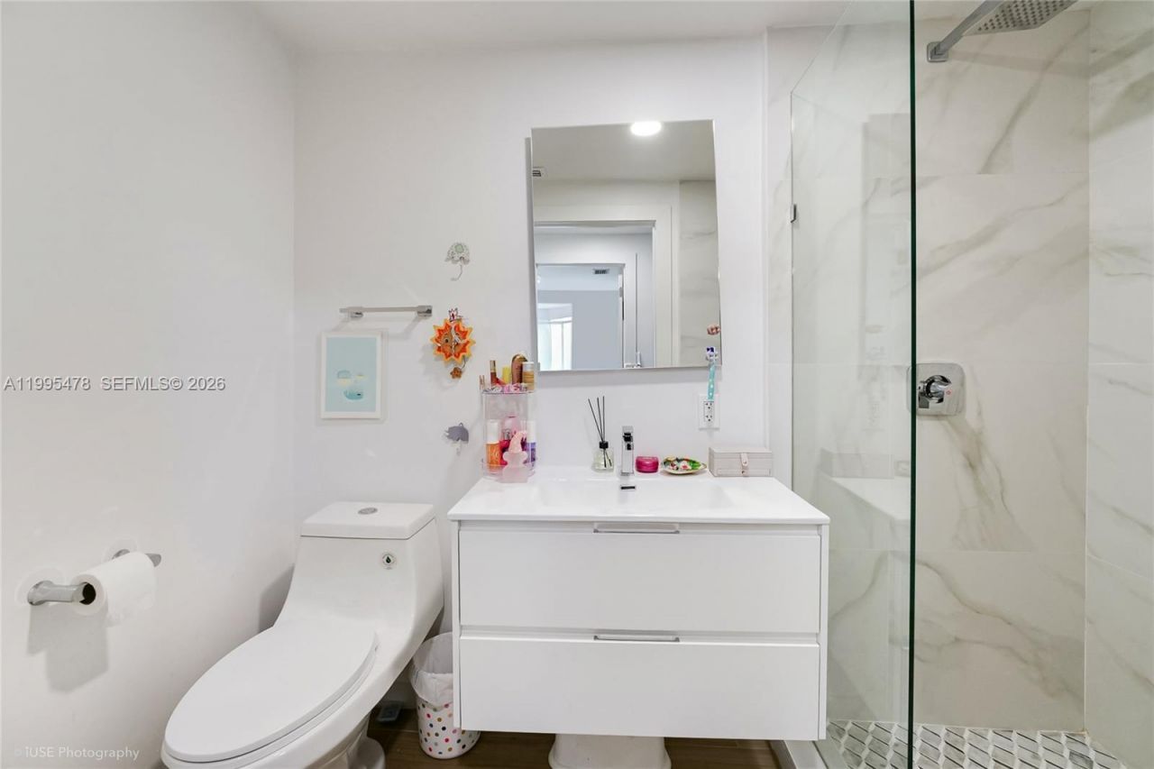 560 Hampton Ln, Key Biscayne, FL 33149 Photo