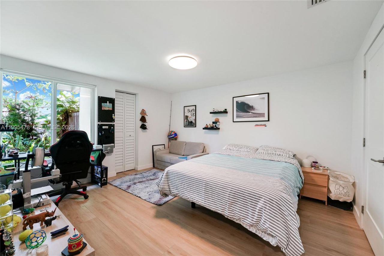 560 Hampton Ln, Key Biscayne, FL 33149 Photo